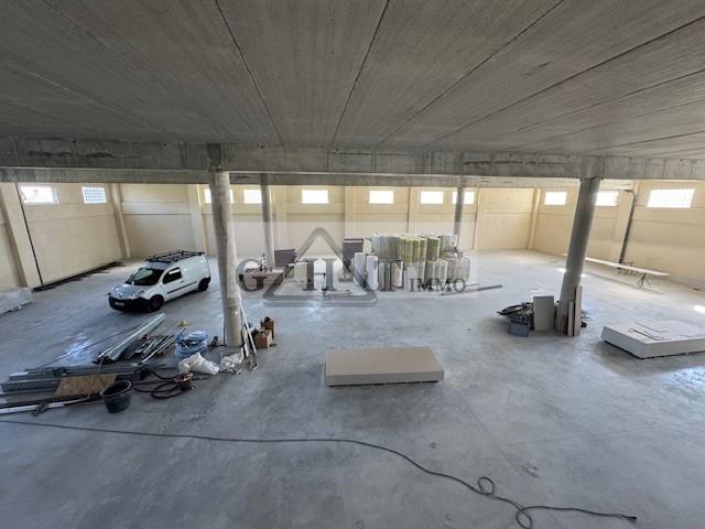 Entrepôt - 1 300 m²