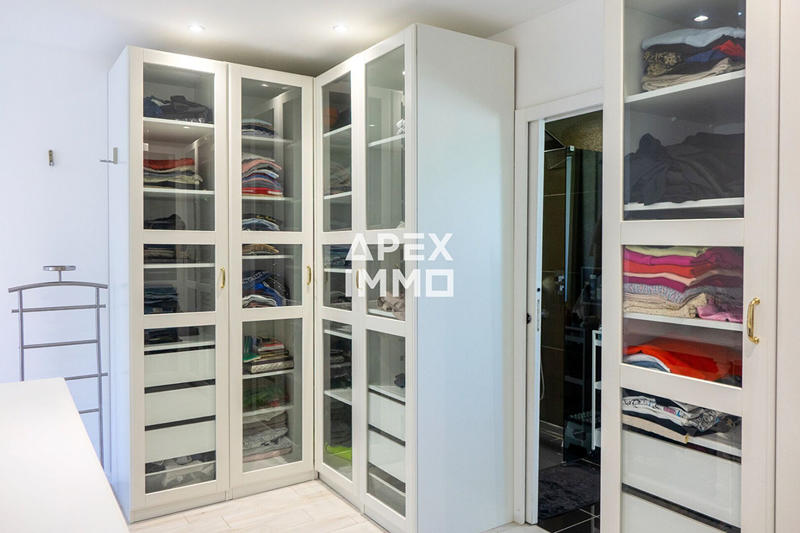 Maison - 200 m² - 6 pièces