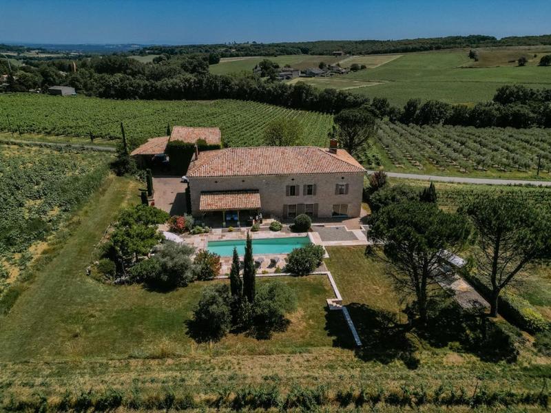 Propriété - 370 m² - 9 pièces