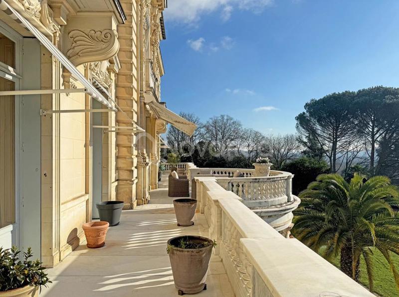 Appartement - 300 m² - 8 pièces