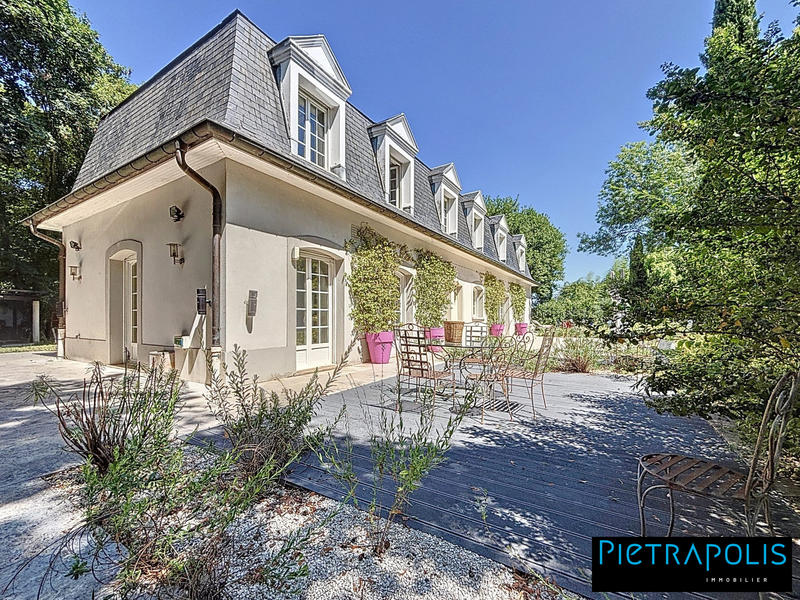 Villa - 244 m² - 7 pièces