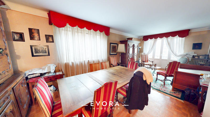 Maison - 242 m² - 10 pièces