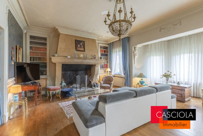 Maison - 259 m² - 9 pièces