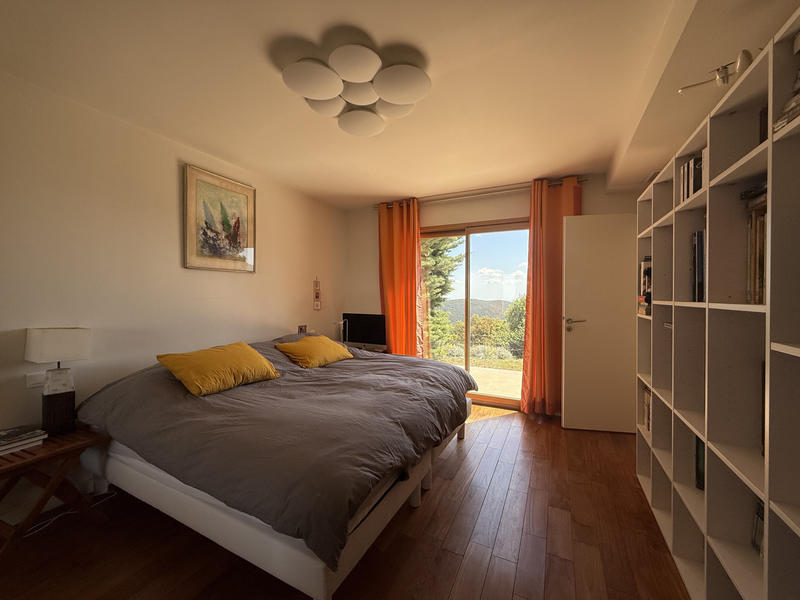 Maison - 250 m² - 9 pièces