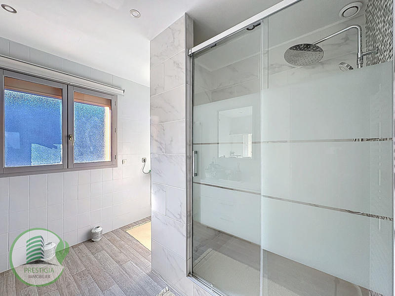 Maison - 224 m² - 9 pièces