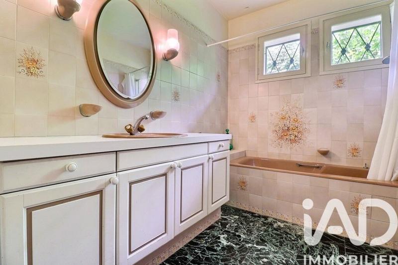 Maison - 170 m² - 9 pièces