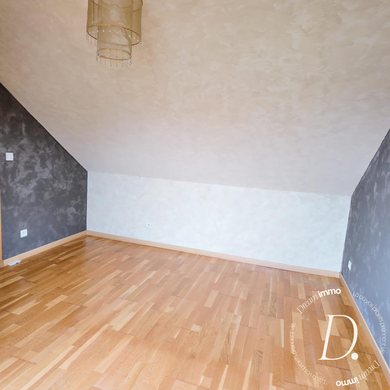 Maison traditionnelle - 109 m² - 6 pièces