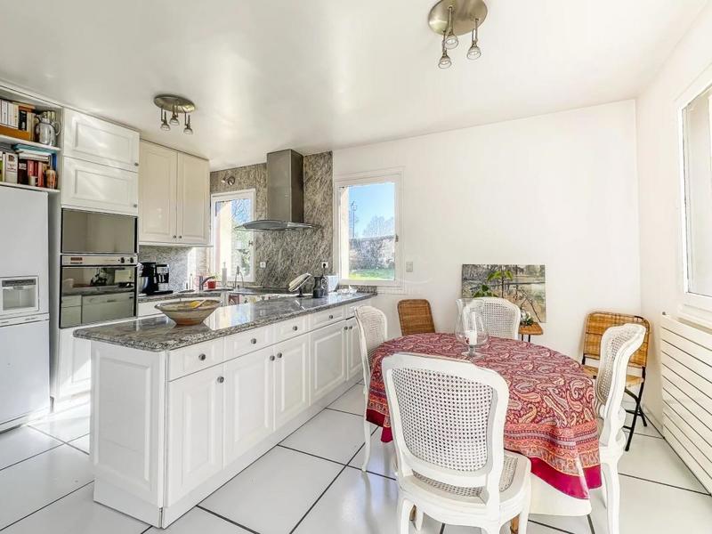 Demeure - 254 m² - 10 pièces