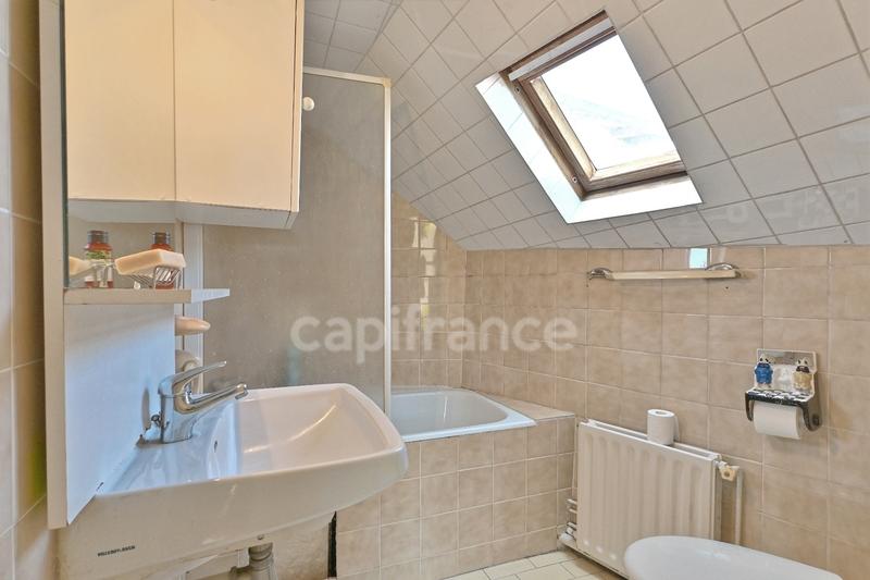 Maison - 230 m² - 9 pièces