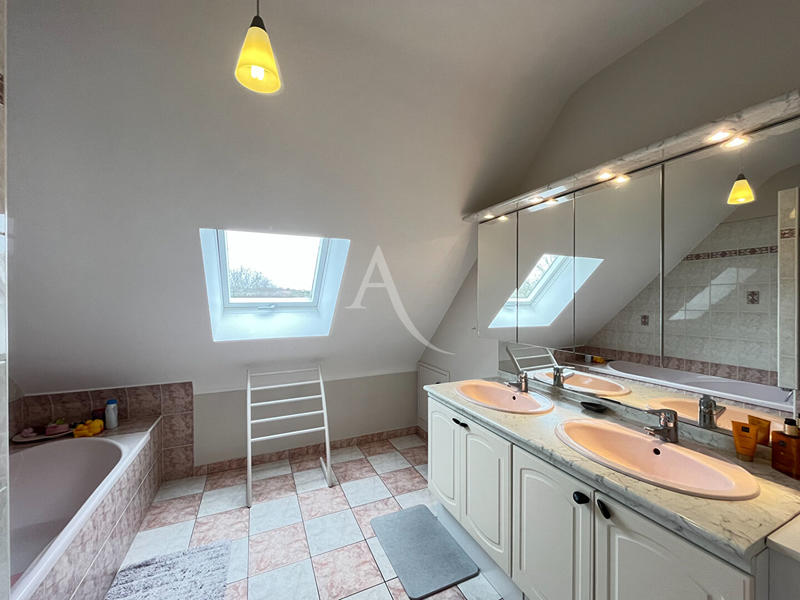 Maison - 184 m² - 7 pièces