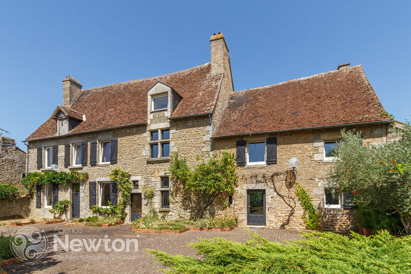 Maison - 340 m² - 14 pièces