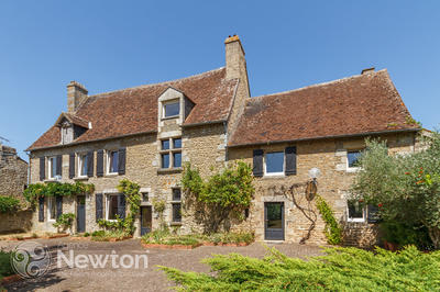 Maison - 340 m² - 14 pièces