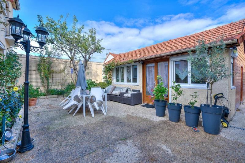 Maison - 280 m² - 14 pièces