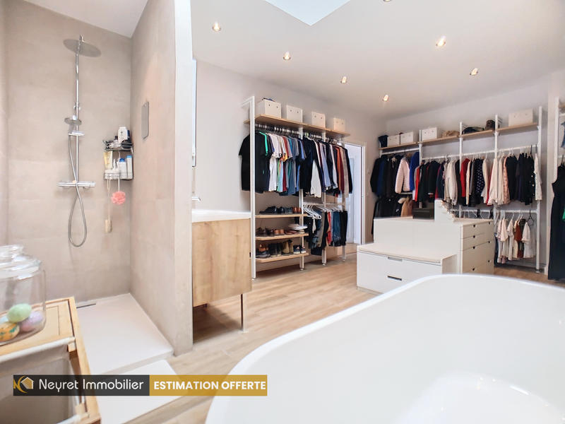 Maison - 250 m² - 7 pièces