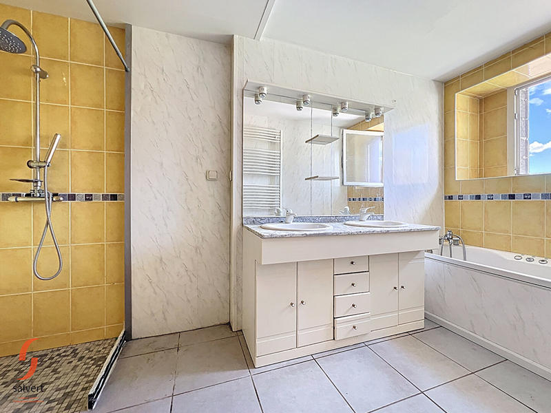 Immeuble - 8 pièces