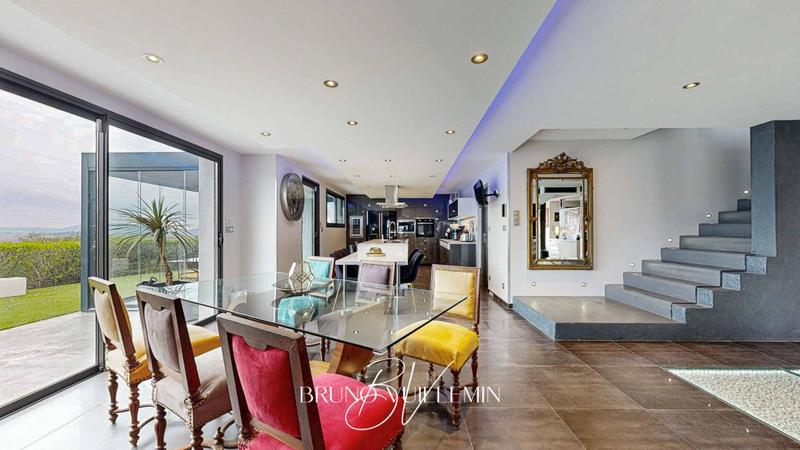 Villa - 251 m² - 8 pièces