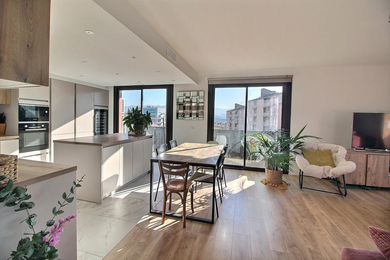 Appartement - 105 m² - 4 pièces