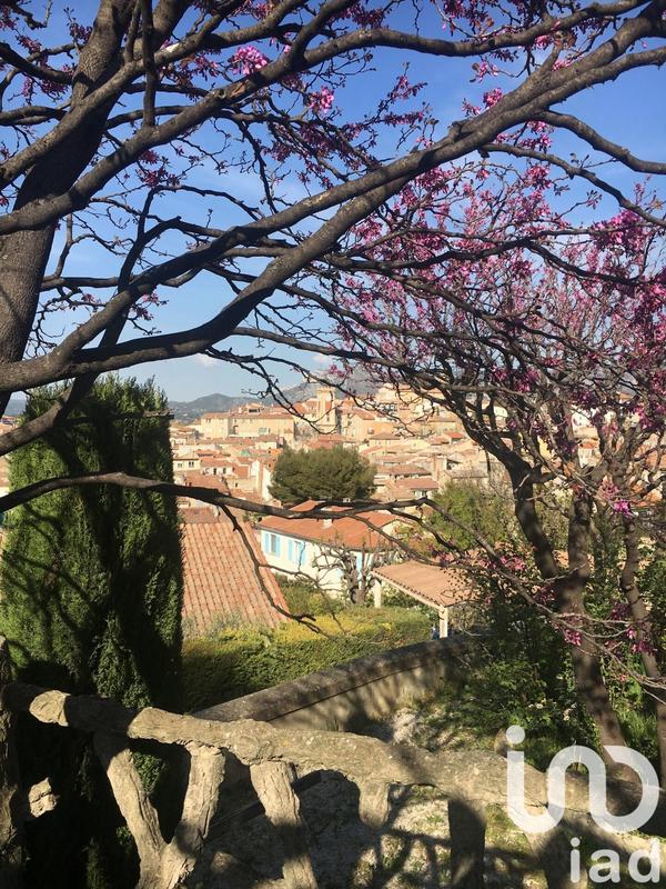 Maison - 210 m² - 11 pièces