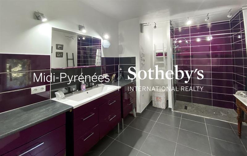 Maison - 387 m² - 11 pièces