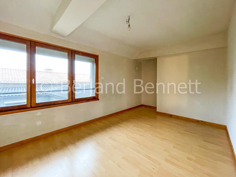 Maison - 300 m² - 7 pièces