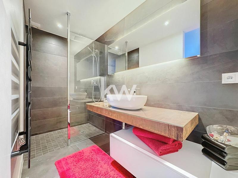 Maison - 335 m² - 7 pièces