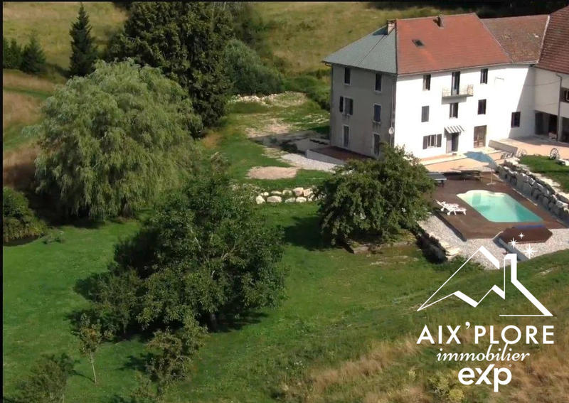 Maison - 240 m² - 6 pièces