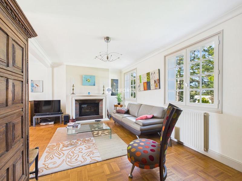 Maison - 180 m² - 8 pièces