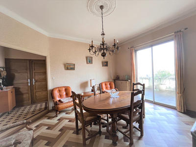 Maison - 554 m² - 7 pièces