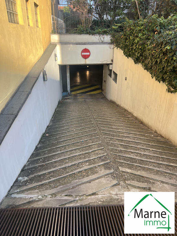 Parking / Garage - 12 m²