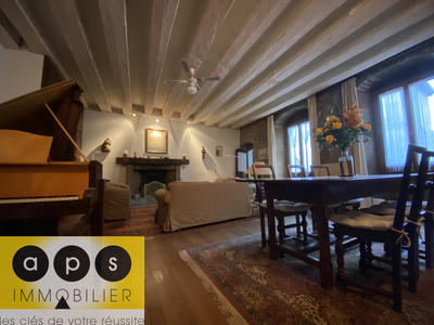 Maison - 325 m² - 16 pièces