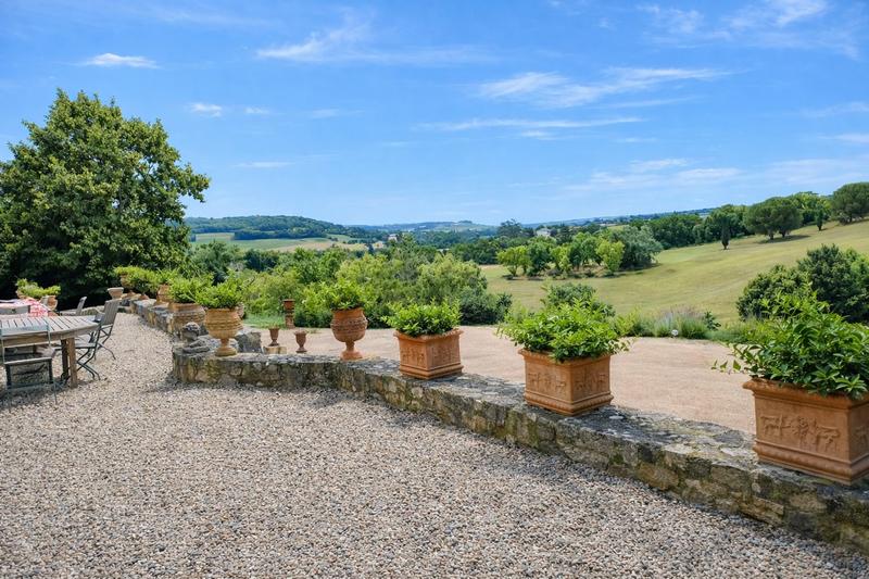 Maison - 665 m² - 20 pièces