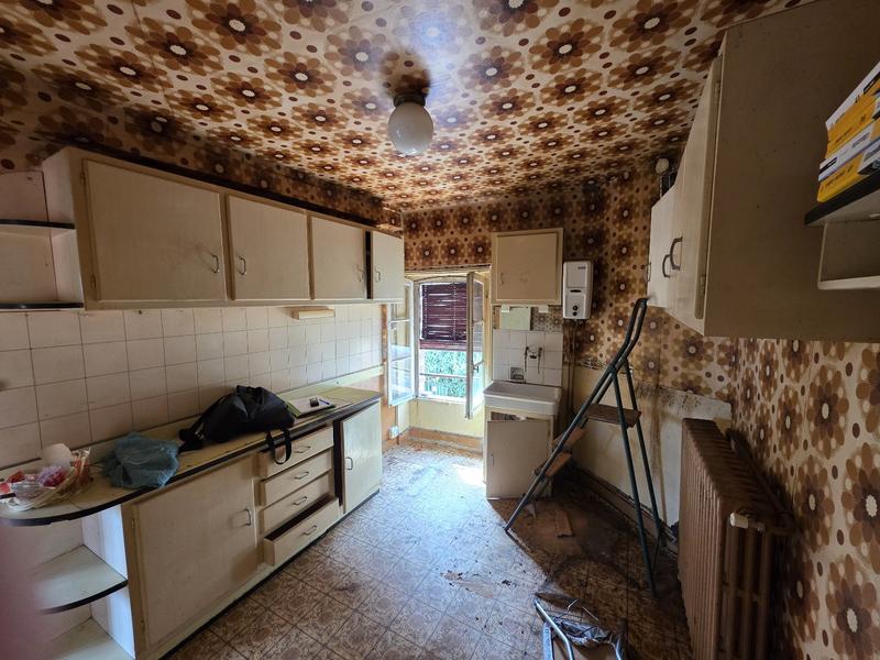 Maison - 99 m² - 11 pièces