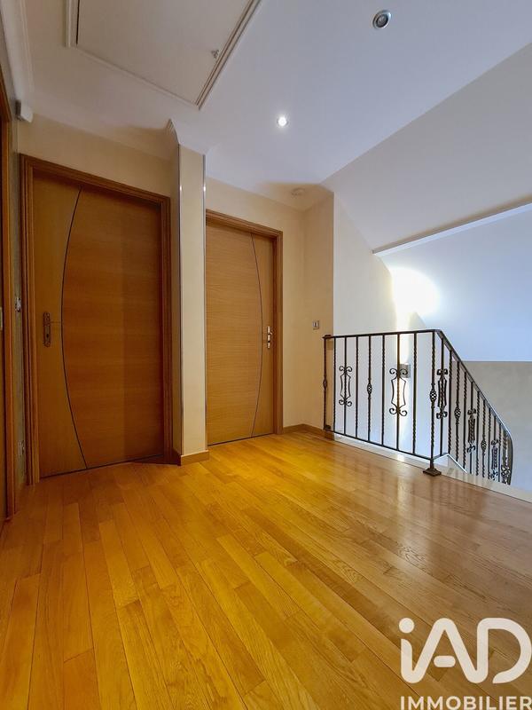 Maison - 160 m² - 9 pièces