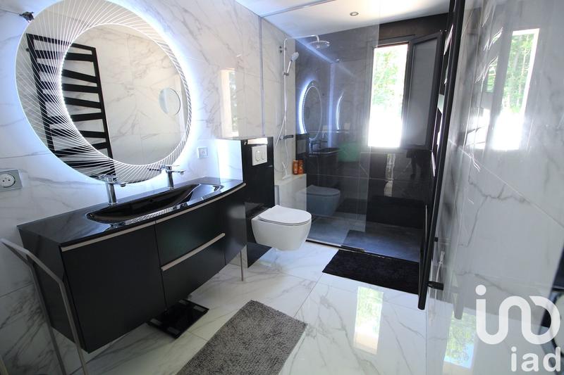 Maison - 185 m² - 7 pièces