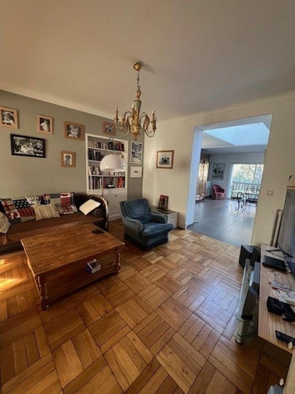 Maison - 246 m² - 10 pièces