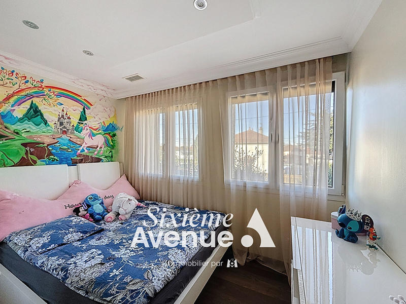 Maison - 181 m² - 7 pièces