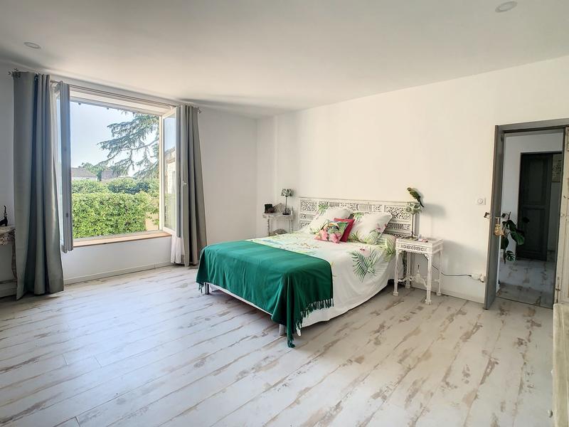 Maison - 467 m² - 10 pièces