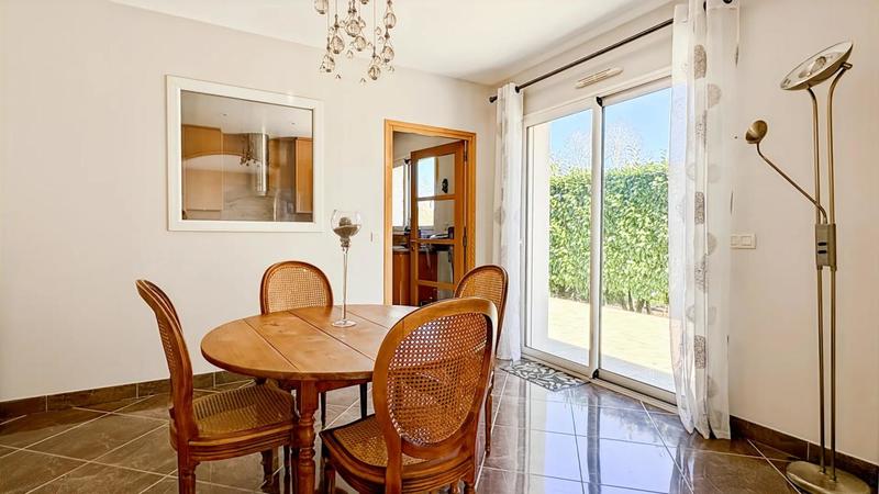 Maison - 202 m² - 9 pièces