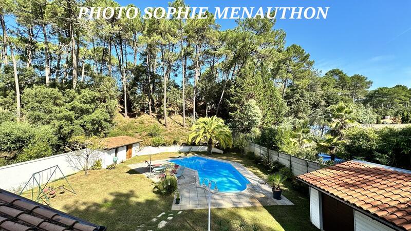 Maison - 220 m² - 7 pièces