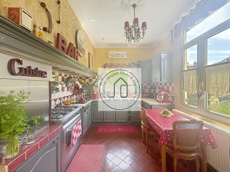 Maison - 503 m² - 11 pièces