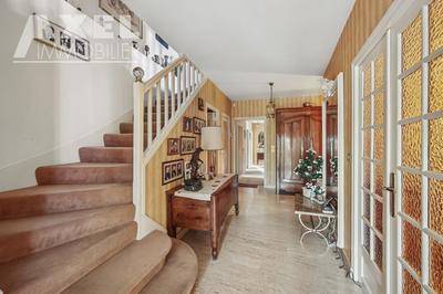 Maison - 225 m² - 6 pièces