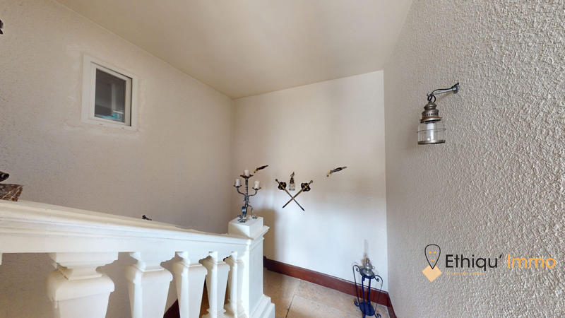 Maison - 287 m² - 8 pièces