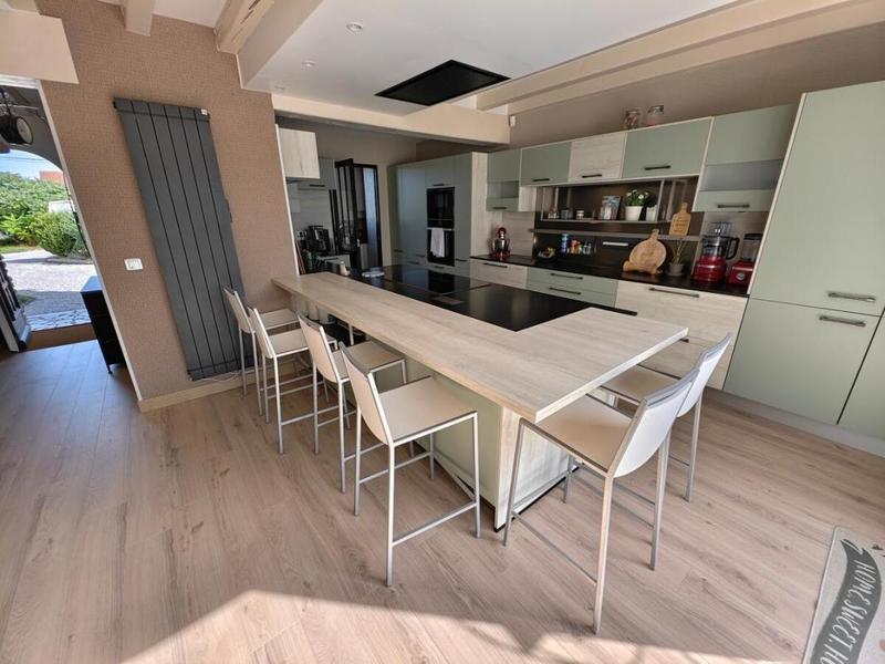 Maison - 265 m² - 12 pièces