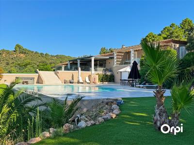 Maison - 373 m² - 6 pièces