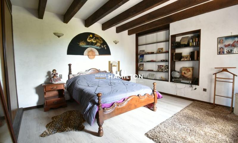 Villa - 234 m² - 6 pièces