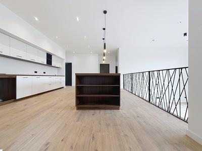 Loft - 142 m² - 5 pièces