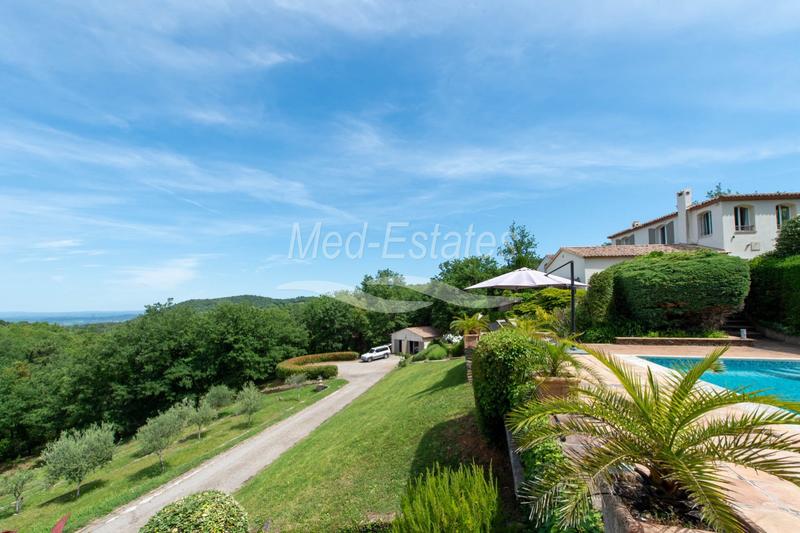 Villa - 242 m² - 8 pièces