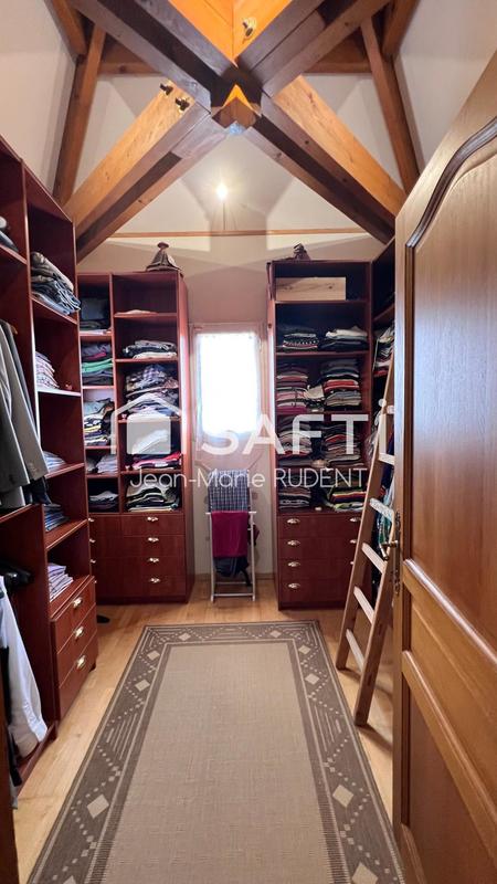 Maison - 267 m² - 9 pièces