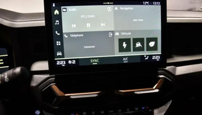 Dacia Duster 1.8 l hybride 155 cv journey toit ouvrant caméra Clim CarPlay