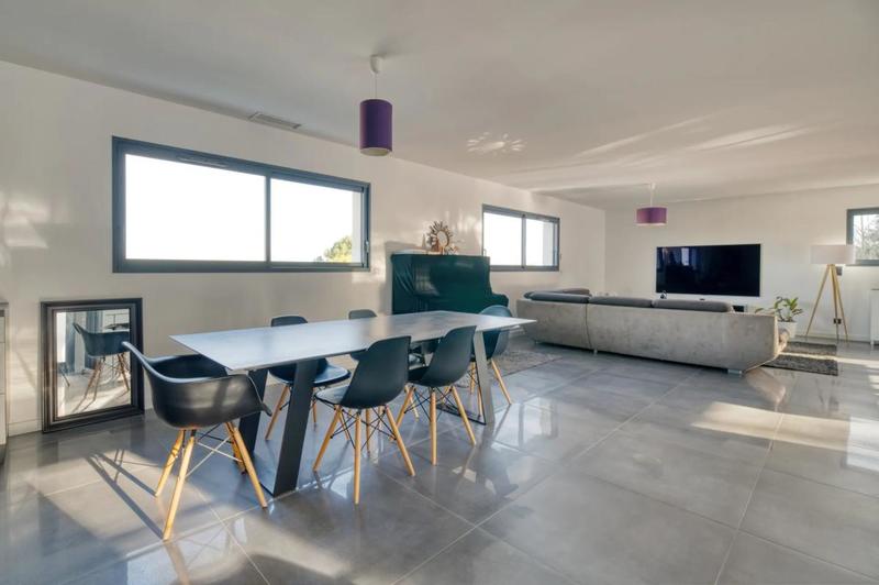 Maison - 220 m² - 7 pièces